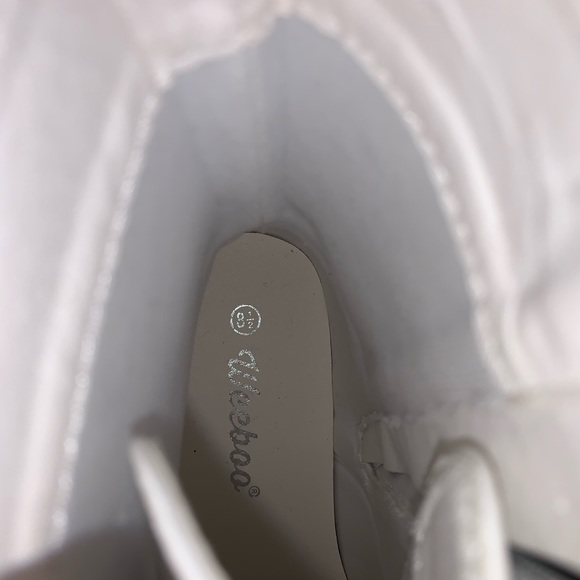 NWOT WEEBOO boots size 8,5 - Picture 4 of 5